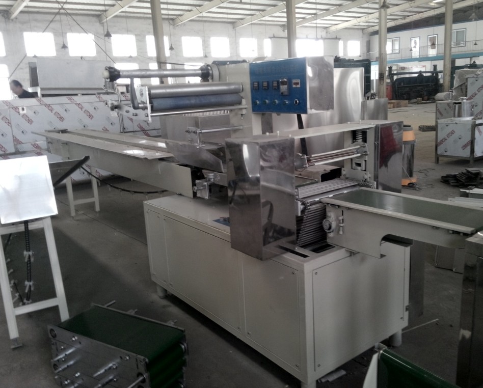 2025 保定高速枕式餐具包裝收縮機（一次性餐具自動包裝機）第2張