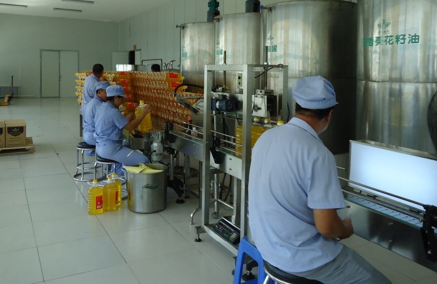 2025  內(nèi)蒙菜籽油灌裝機(jī) 葵花油灌裝線第2張